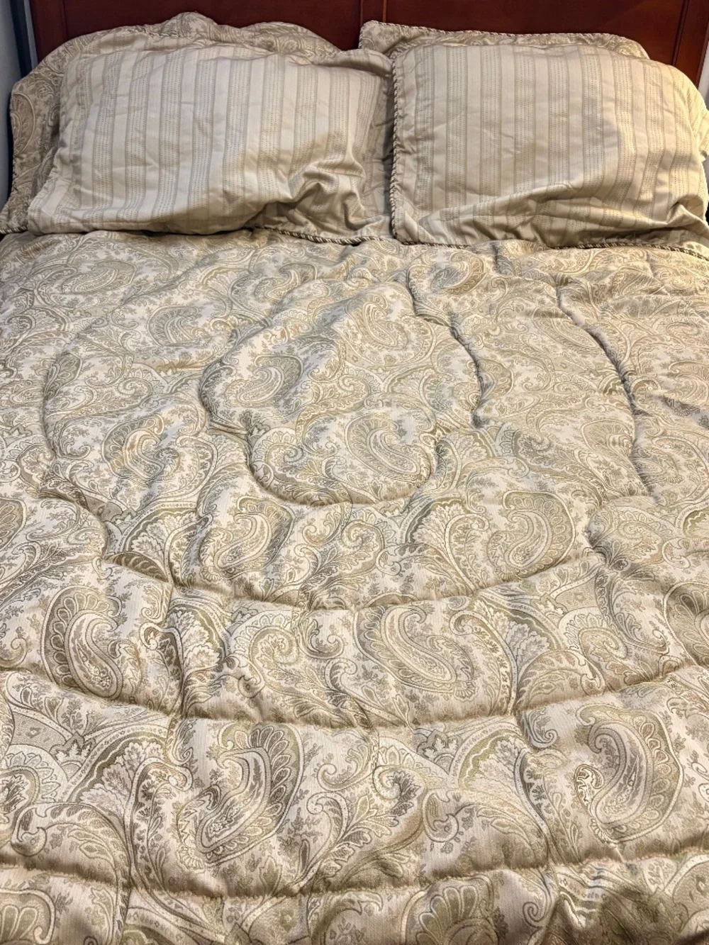 Jacquard Woven Paisley 6 Piece Queen Size Comforter Set